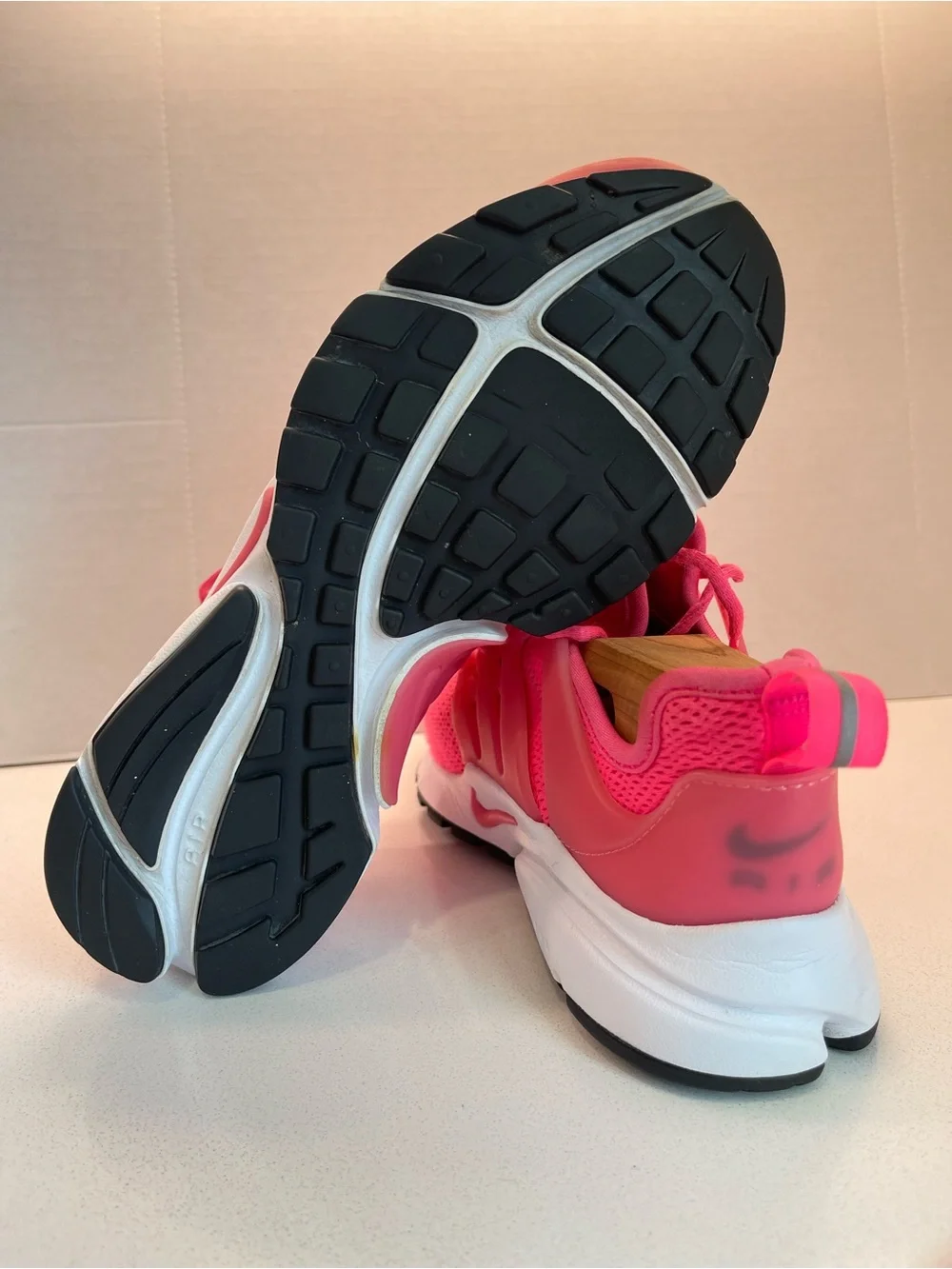 Nike Women’s Hot Pink Mesh Lace-Up Running Sneakers Size 6